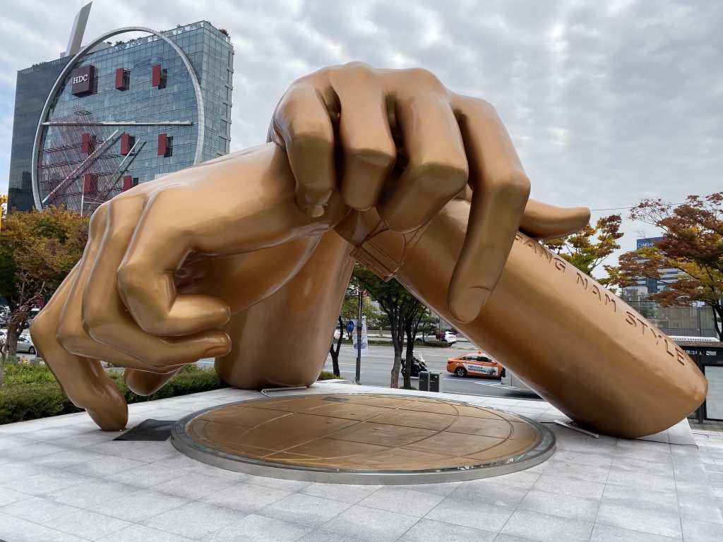 Monument to Psy's Ganham Style, a statue with two large hands